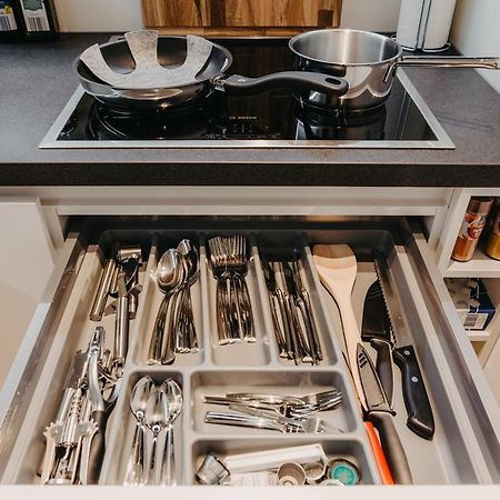 Traber Apartments Im Herzen Leipzigs Balkon Parkplatz エクステリア 写真