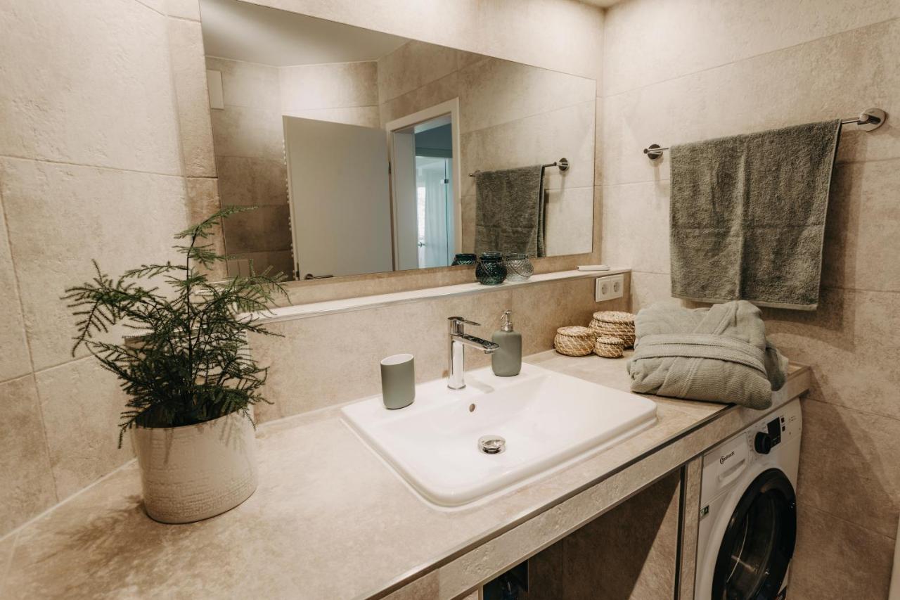 Traber Apartments Im Herzen Leipzigs Balkon Parkplatz エクステリア 写真
