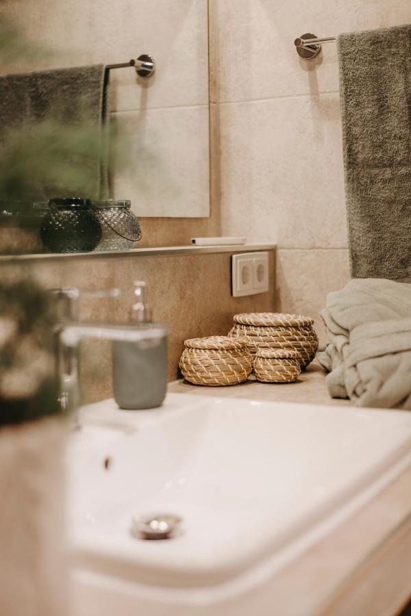 Traber Apartments Im Herzen Leipzigs Balkon Parkplatz エクステリア 写真