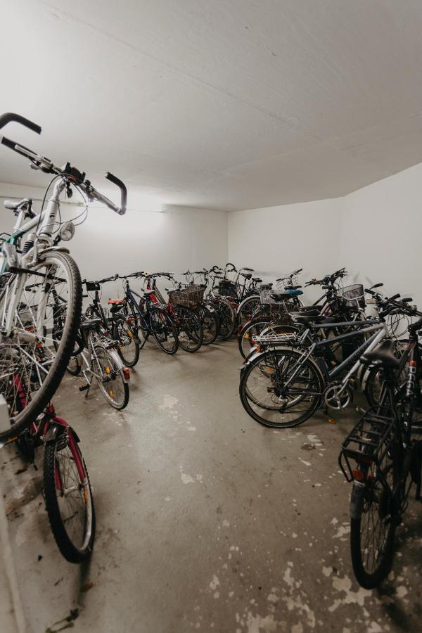 Traber Apartments Im Herzen Leipzigs Balkon Parkplatz エクステリア 写真