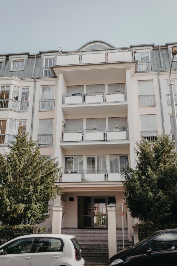 Traber Apartments Im Herzen Leipzigs Balkon Parkplatz エクステリア 写真
