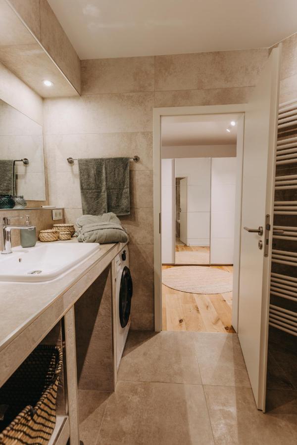Traber Apartments Im Herzen Leipzigs Balkon Parkplatz エクステリア 写真